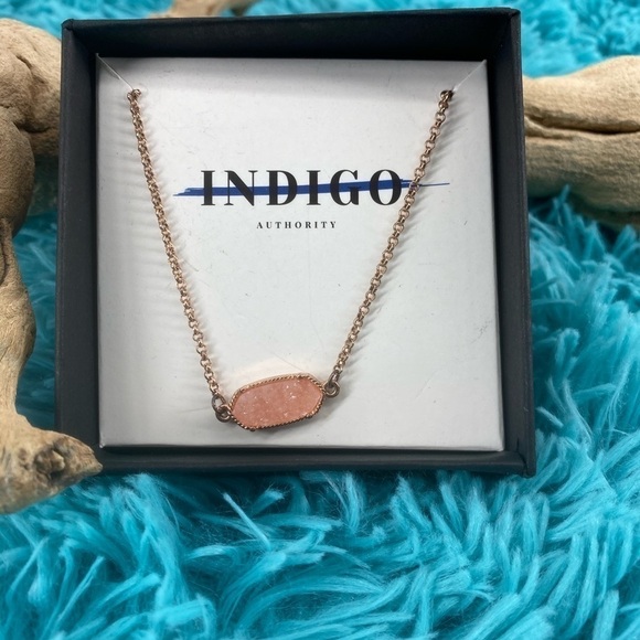 Indigo Authority Mika Peach Quartz Chain Bracelet sparkly sliding clasp gold - Picture 2 of 6